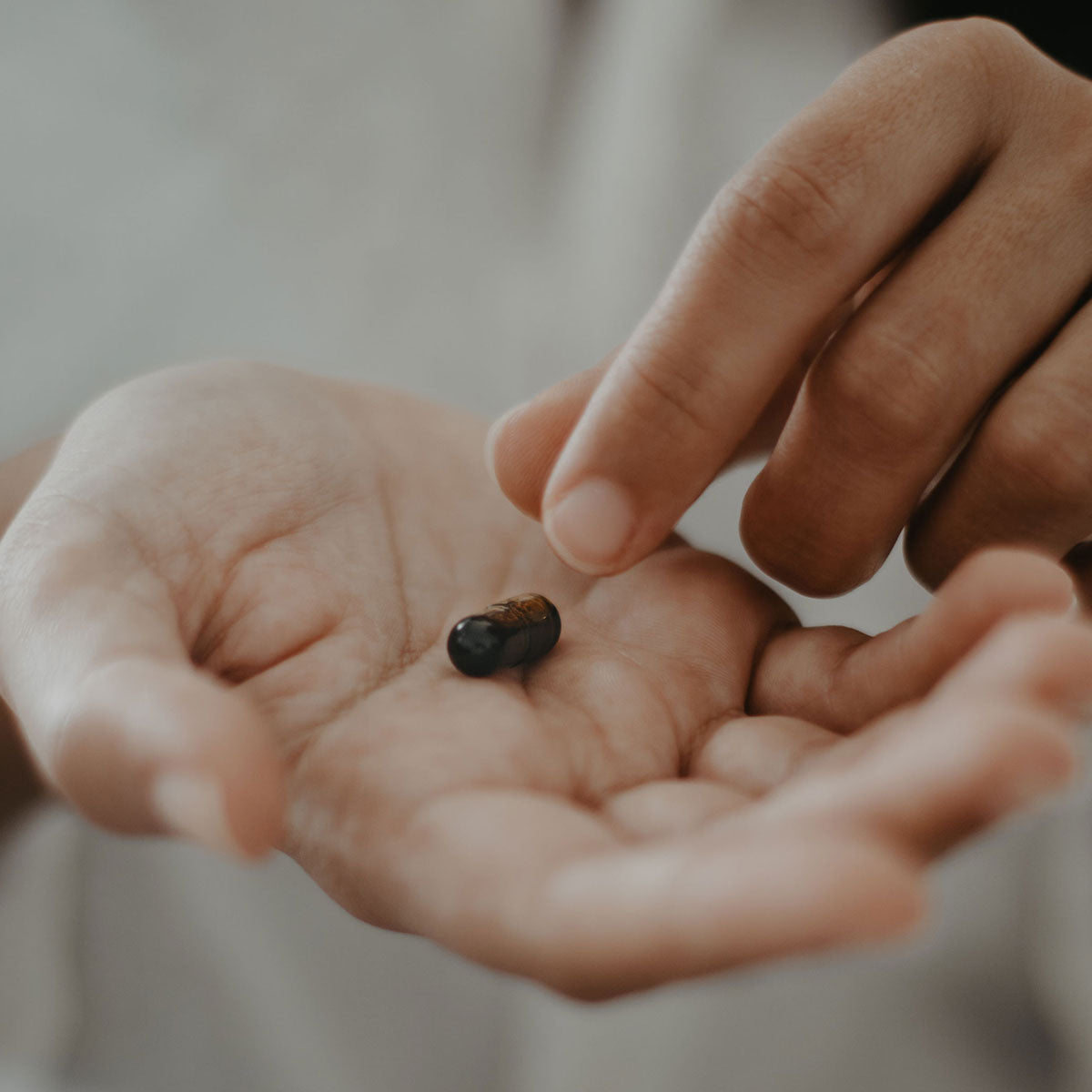 Reakiro Vegan capsules 450mg CBD in use