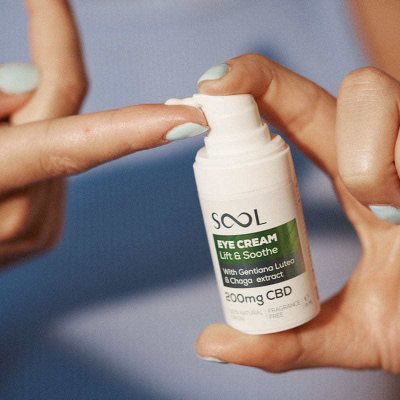 Anwendung von CBD Augencreme