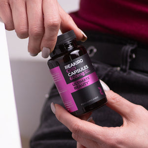 Reakiro Ultimate Beauty Capsules in use